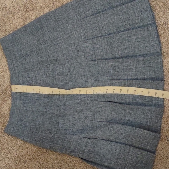 SLIGHTLY USED GRAY SKIRT NO SIZE NO BRAND NAME SIZE 15INCH BY 22INCH - Picture 11 of 11